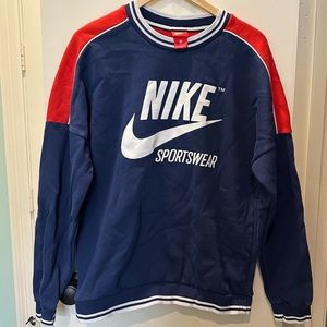 Vintage Men’s Nike Red and Blue Sweatshirt